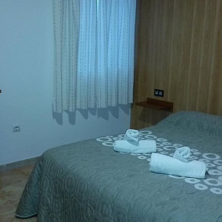 באזה Hostal Virgen Del Pilar מראה חיצוני תמונה