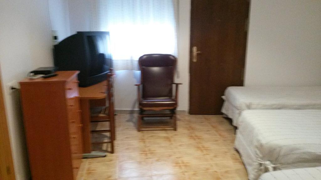 באזה Hostal Virgen Del Pilar מראה חיצוני תמונה