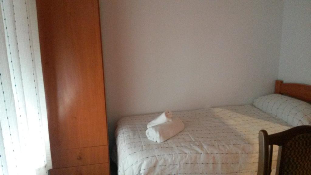 באזה Hostal Virgen Del Pilar מראה חיצוני תמונה