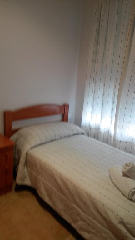 באזה Hostal Virgen Del Pilar מראה חיצוני תמונה