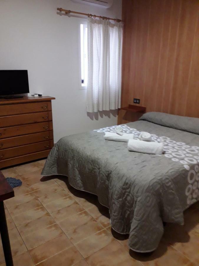 באזה Hostal Virgen Del Pilar מראה חיצוני תמונה