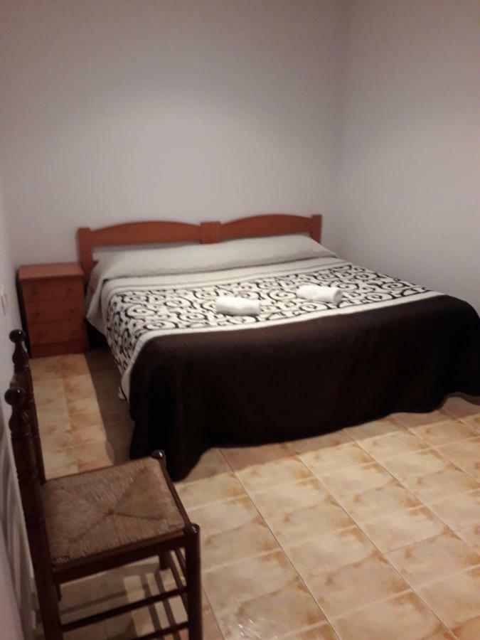 באזה Hostal Virgen Del Pilar מראה חיצוני תמונה